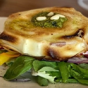 Baked goat cheese with pesto